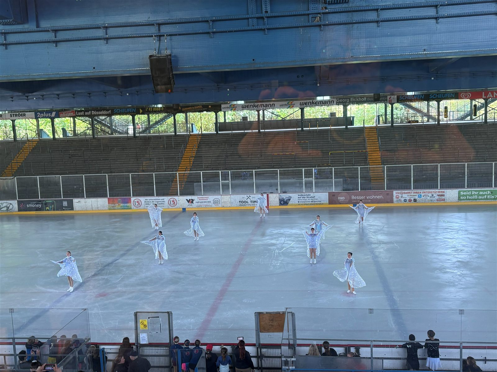 Erwachsenengruppe beim Abschlussschaulaufen 2026
